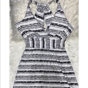 Black and white maxi dress 🖤🤍